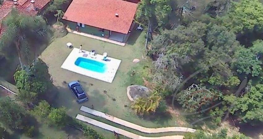 Chacará Residencial Linda para Venda em Vargem Grande Paulista. Localizada a 50 minutos de São Paulo. Encontra-se ao lado de reserva florestal,.