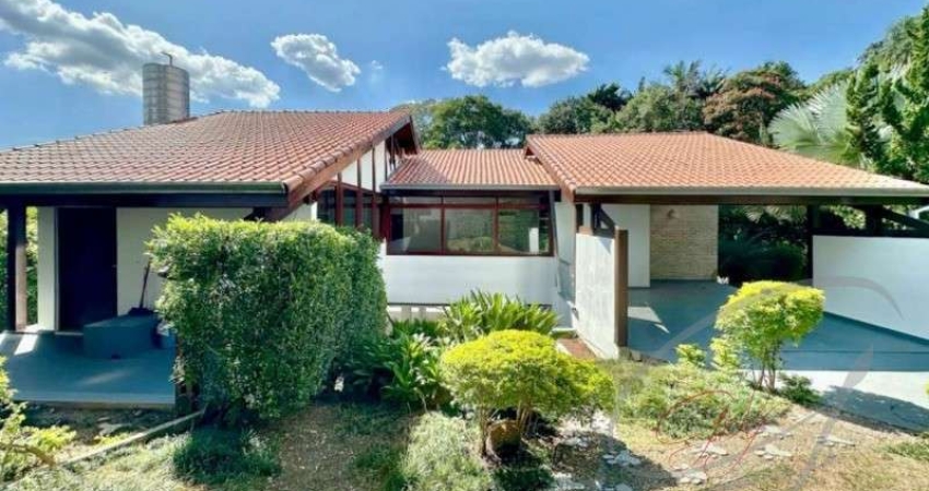 Casa residencial para Venda Granja Viana, Carapicuíba 4 dormitórios sendo 3 suítes, 3 salas, 5 banheiros, 2 vagas 345,40 m² construída, 1.000,00 m² terreno