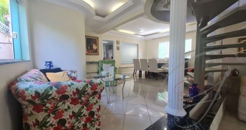Excelente sobrado de 300 m² de área construida a venda no Jardim Adalgisa.