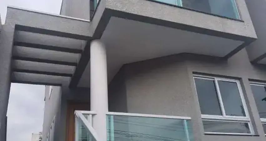 Casa à venda em Osasco-SP: 3 quartos, 1 suíte, 3 salas, 5 banheiros, 3 vagas de garagem e 256m² na Vila Campesina.