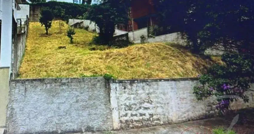 Terreno com 557 M2 no Parque dos Princípes - SP localizado Rua Paulo Machado Carvalho s/n, testada 17,00, fundos 9,50, lateral 43,00 M2.