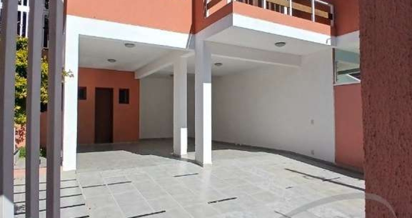 Casa de alto padrão com 3 suítes e 6 vagas na Vila São Francisco, São Paulo-SP!