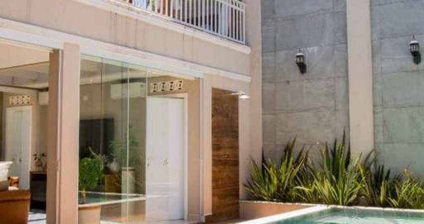 Casa de alto padrão em condomínio à venda em Cotia-SP, bairro São Paulo II: 4 quartos, 2 suítes, 5 salas, 4 banheiros, 4 vagas de garagem, 358,71 m² de área.
