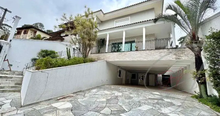 Imperdível Casa de Luxo no Parque dos Príncipes: 4 Quartos, 4 Suítes, 3 Salas, 7 Banheiros, 8 Vagas, 500m² em SP.