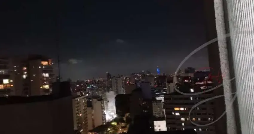 Apartamento à venda na aclimação, ao lado do metro vergueiro e são joaquim: 3 quartos, 2 salas, 2 banheiros, 66 m² util.