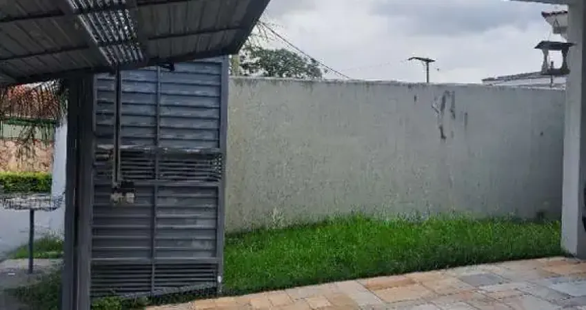 Casa à venda em Osasco-SP, bairro Continental - 4 quartos, 1 suíte, 3 salas, 3 banheiros, 4 vagas de garagem, 384m² de área.