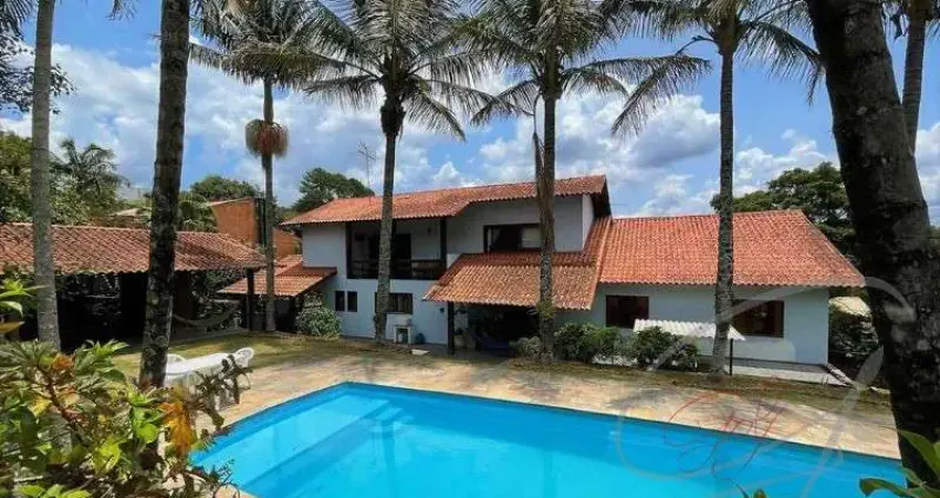 Casa residencial para Venda Granja Viana II, Cotia 6 dormitórios sendo 1 suíte, 3 salas, 5 banheiros, 6 vagas 664,53 m² construída, 1.661,00 m² terreno