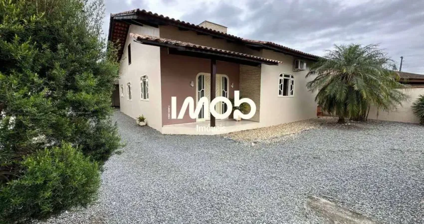 Casa com 1 suíte + 3 quartos