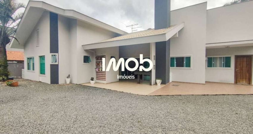 Casa com 2 dormitórios + 1 suíte, Centro