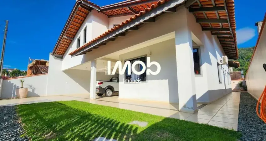 Casa semimobiliada com 1 suíte + 2 quartos, Jaraguá Esquerdo