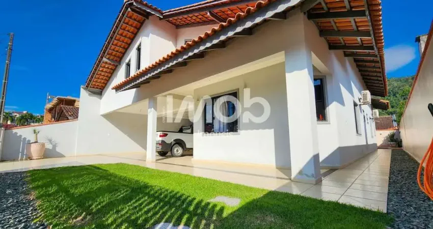Casa semimobiliada com 1 suíte + 2 quartos, Jaraguá Esquerdo