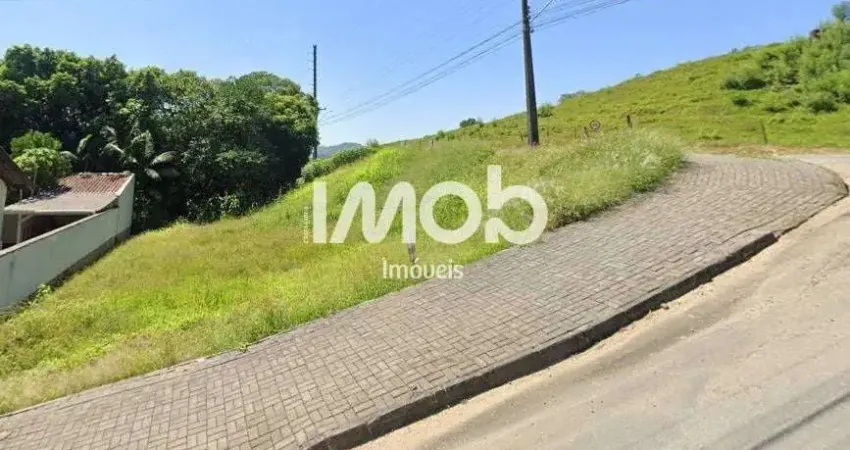 Terreno de esquina com 388,90 m² de área total, três rios do sul