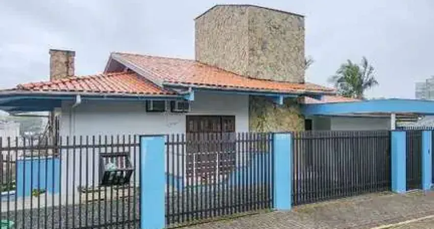 Casa com 3 suítes + 1 quarto, barra do rio molha - jaraguá do sul