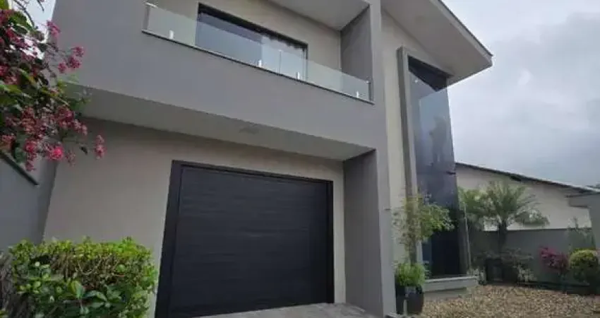 CASA COM 5 QUARTOS, BAIRRO AMIZADE - JARAGUÁ DO SUL
