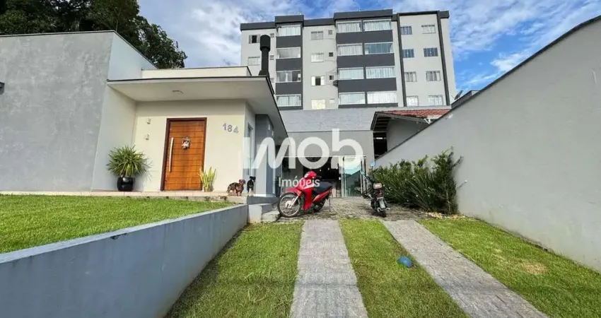 Casa semimobiliada com 1 suíte + 2 quartos, jaraguá esquerdo
