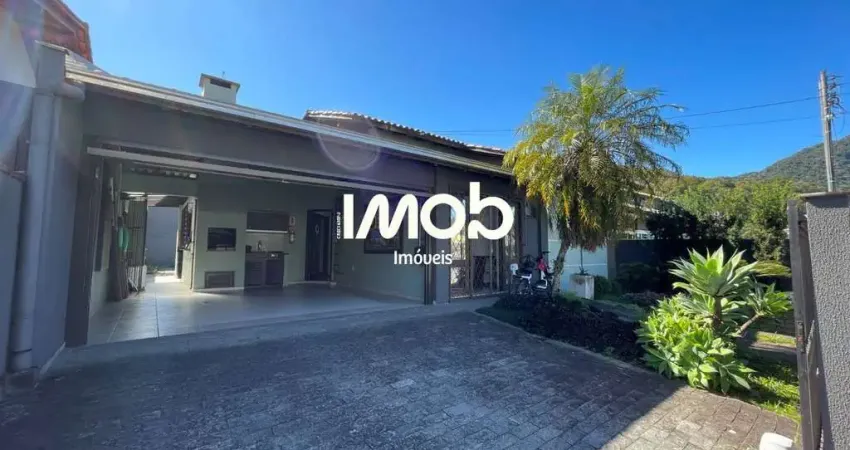 CASA SEMIMOBILIADA COM 1 SUÍTE + 2 QUARTOS, AMIZADE - JARAGUÁ DO SUL