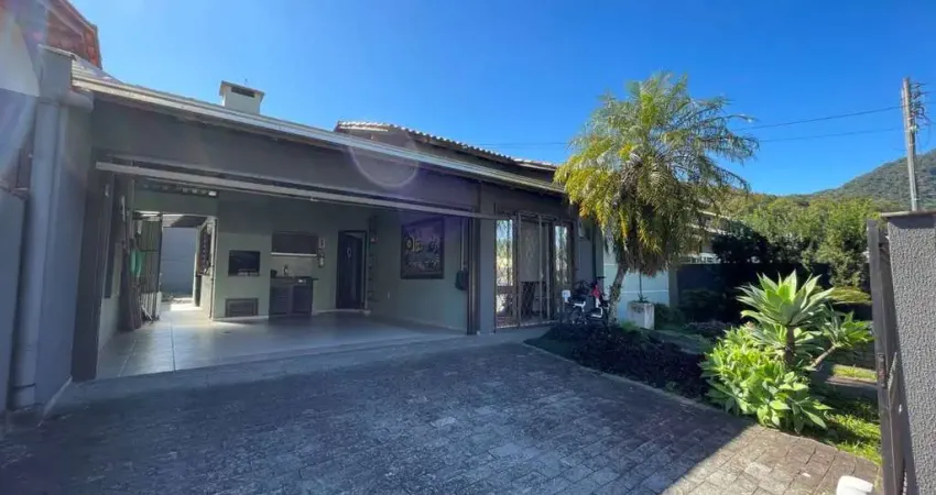 Casa semimobiliada com 1 suíte + 2 quartos, amizade - jaraguá do sul