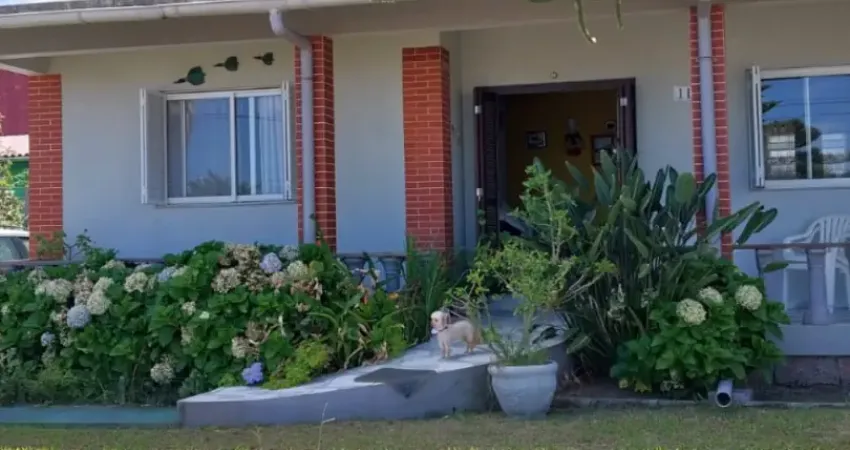 Casa com 3 quartos à venda na Rua Callil Miguel Allen, 2377, Centro, Balneário Pinhal