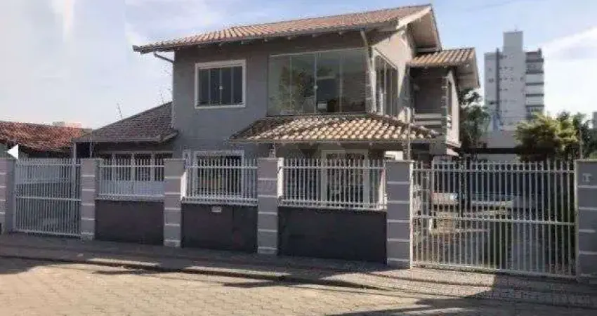 Sobrado com 6 quartos quartos para à venda no bairro Itajuba cidade Barra Velha no valor 1.600.000,00