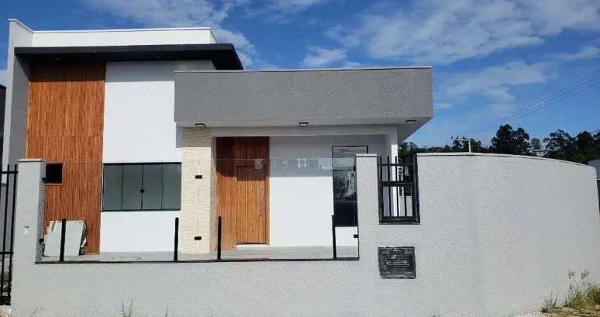Casa de Esquina com 3 Dormitórios no Bairro Itajuba – Alto Padrão de Acabamento
