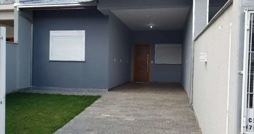 Casa à venda em Balneário Piçarras, bairro Itacolomi. 3 dormitórios, área gourmet, porcelanato, 600m da praia. Conforto e localização.