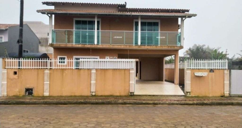 Sobrado Semi-Mobiliado com 3 Suítes e Piscina – Locação Anual em Barra Velha