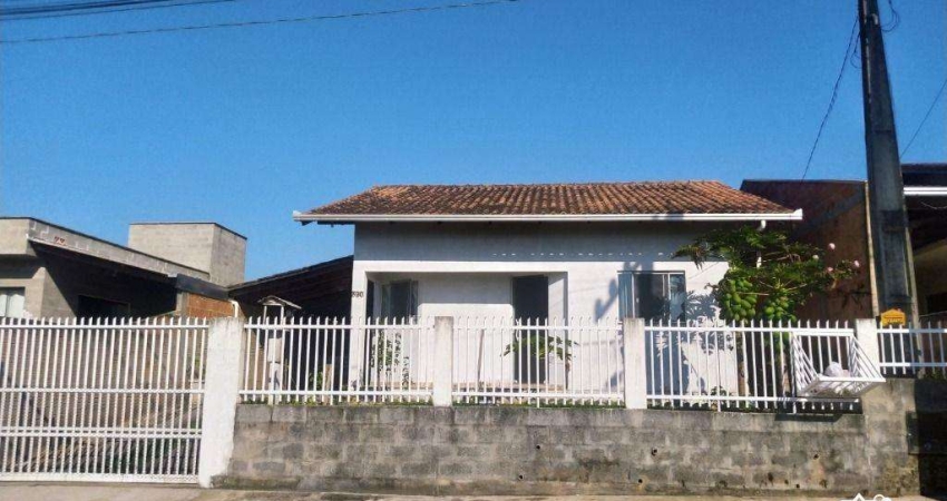 Casa com Piscina e 3 Dormitórios – Bairro Itajuba, Barra Velha