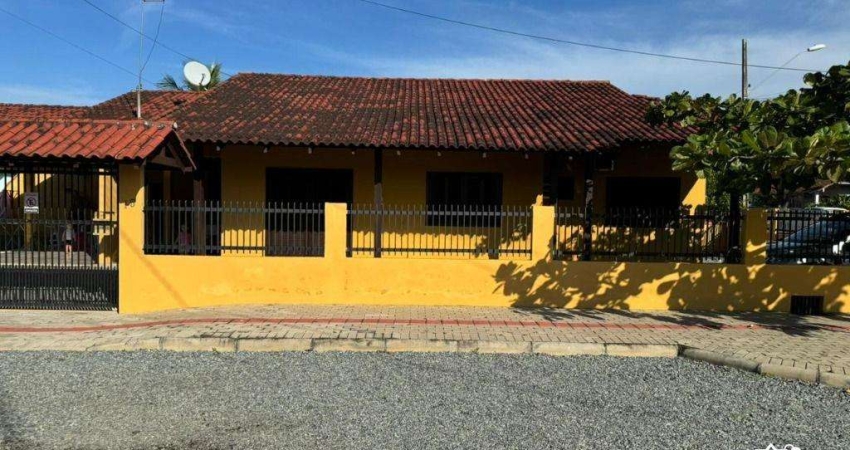 Casa com 3 Quartos e Amplo Terreno – 300 Metros do Mar em Barra Velha