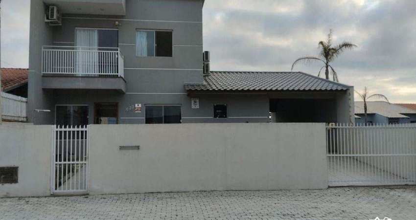 Sobrado Mobiliado com 3 Dormitórios e Amplo Jardim – Venda em Barra Velha