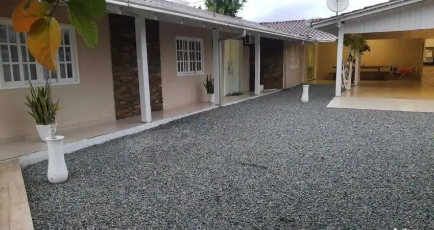 Casa com piscina e 2 dormitórios para alugar, 160 m² por R$ 4.627/mês incluso IPTU, taxa de lixo e garantia locatícia - Itajuba - Barra Velha/SC