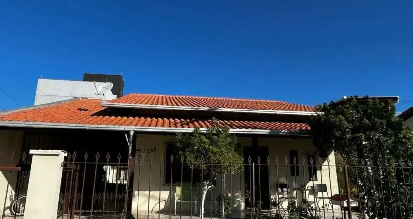 Casa com Edícula e 5 Dormitórios – 350 Metros da Praia em Itajuba, Barra Velha