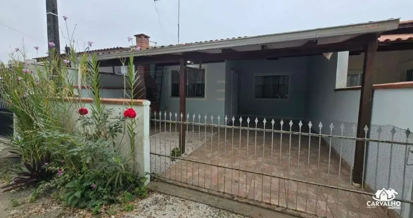 Casa mobiliada com 2 dormitórios e churrasqueira para locação anual em Itajuba Barra Velha