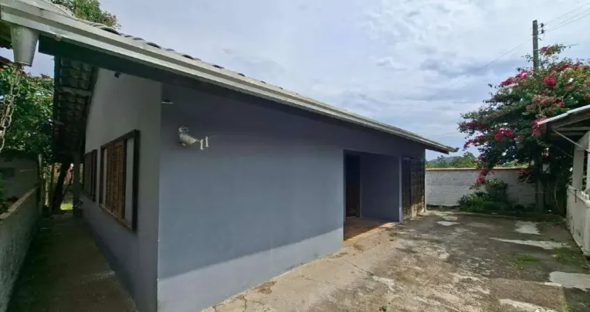Casa com 3 dormitórios e amplo terreno no bairro itajuba em barra velha