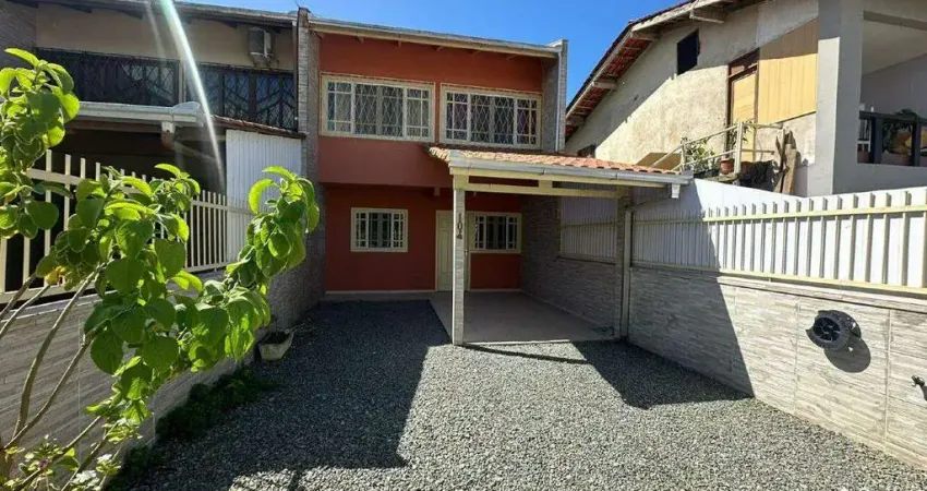 Sobrado mobiliado com 3 dormitórios e área de festas para locação no bairro itajuba em barra velha