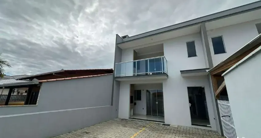 Apartamento com 3 dormitórios e suíte no bairro itajuba em barra velha a 600 metros da praia