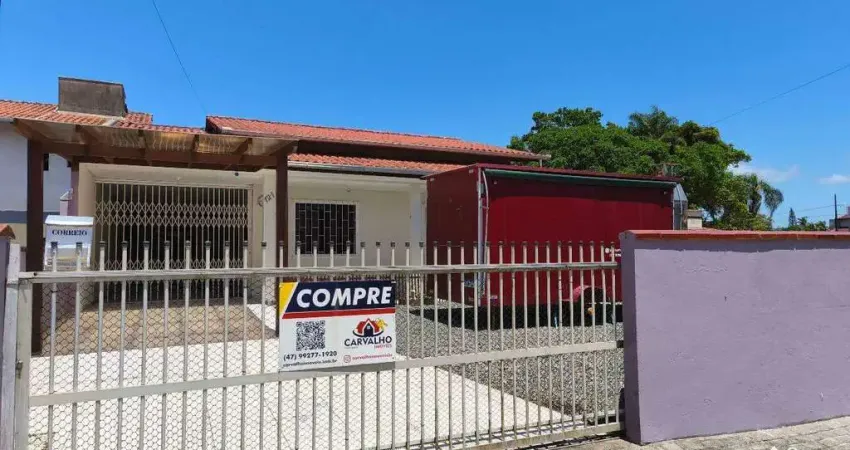 Ampla casa 3 quartos a 300 metros da praia do cerro, a venda em barra velha-sc
