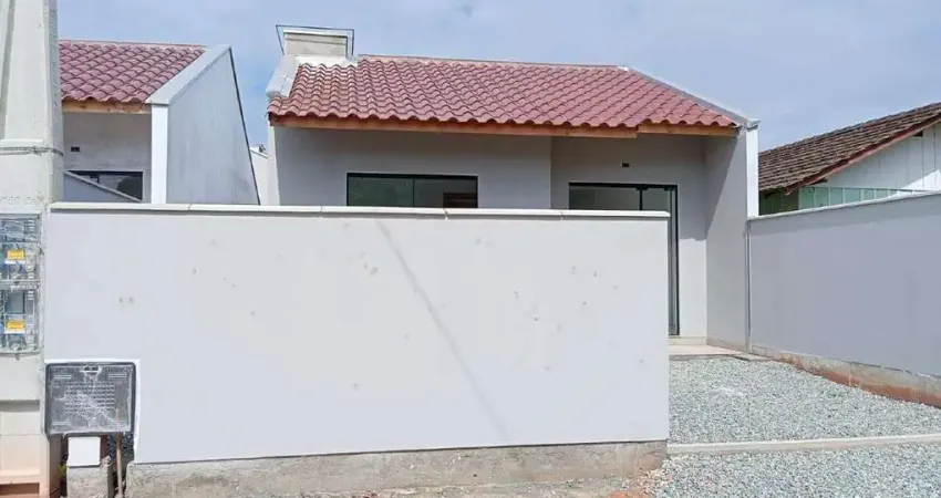 Casa de esquina com quintal amplo e acabamento de qualidade – barra velha/sc