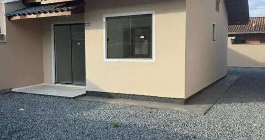 Casa com suíte, quintal amplo e 2 vagas – localização estratégica em barra velha/sc