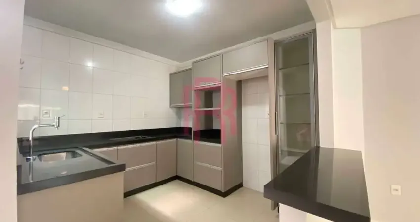 Sobrado, 03 dormitórios para locação anual em Balneário Camboriú
