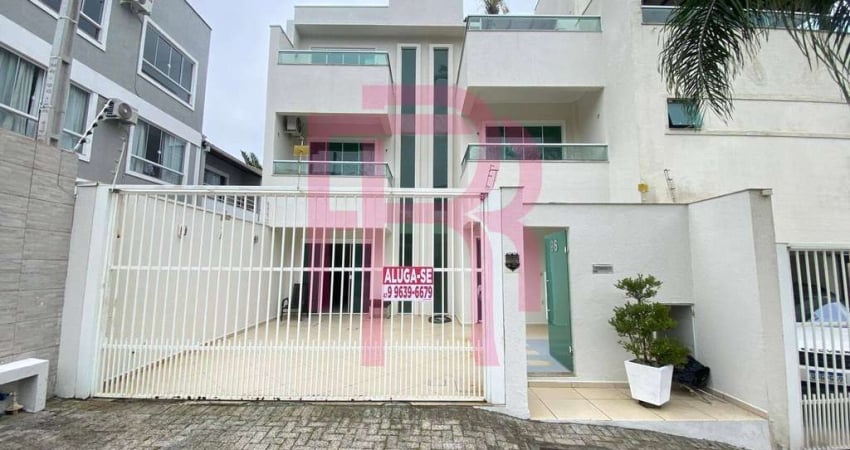 Sobrado Triplex para locação anual, Praia dos Amores em Balneário Camboriú