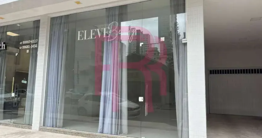 Sala comercial para locação anual no centro de balneário camboriú.