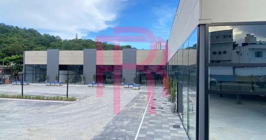 Salas novas para locação na Avenida Martin Luther em Balneário Camboriú