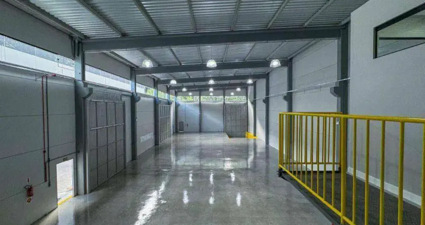 Galpão Comercial/Industrial com 707,50m² + 81,30m² Mezanino - Valparaíso - Blumenau/SC