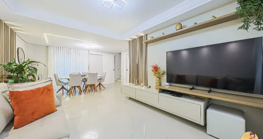 Sobrado Triplex para venda com 200 metros quadrados com 4 quartos em Guabirotuba - Curitiba - PR