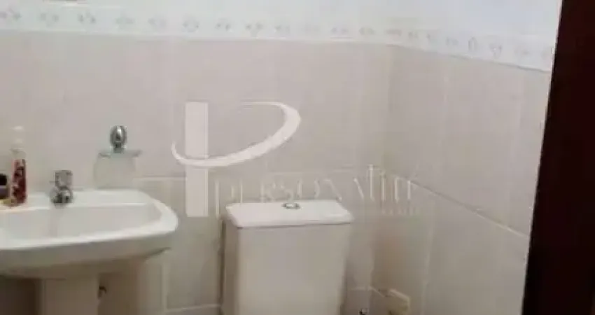 Ótimo sobrado à venda, 150 m², 3 dorms, 1 suíte, 2 vagas cobertas, terceiro andar com churrasqueira