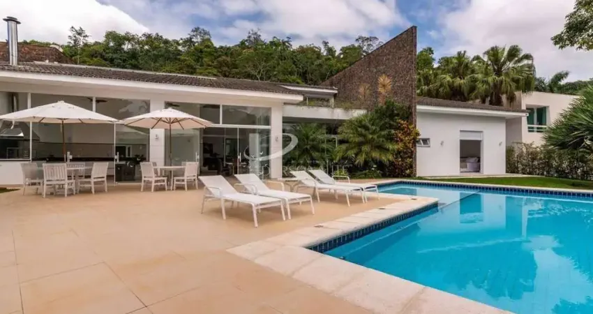 Casa à venda com Pier, Marina do Guarujá condominio seguro com guarita no acesso terrestre e guarita