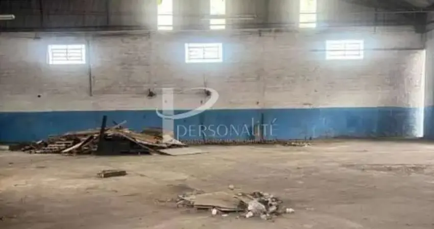 Galpão para locação-• 850 m2 • 4 banheiros. • pé-direito com 6 m. • trifásico .são mateus- zona leste- sp