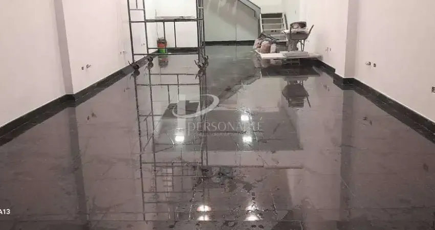 Galpão área do terreno 300 metros , sendo 10 de frente e 30 de fundo, área construída 450mts.