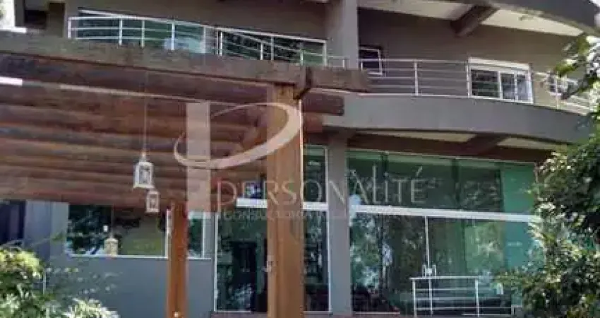 Casa em condomínio fechado para venda com 6 dormitórios e três suítes com 810 m2