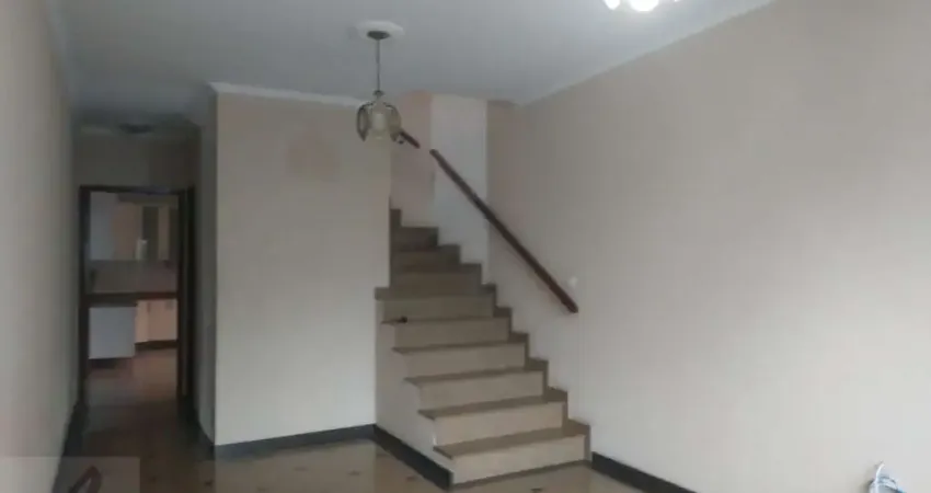 Casa com 3 quartos para alugar na Rua Guaraja, Vila Mazzei, São Paulo